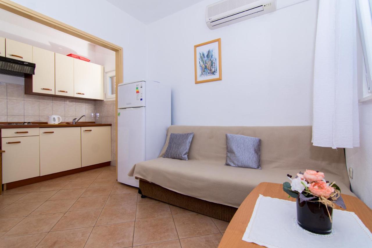 Holidays Apartments Slanada With Terrace And Sea View, Near The Beach & Town Trogir, Free Parking, Quiet Place On Peninsula Ciovo Exterior foto