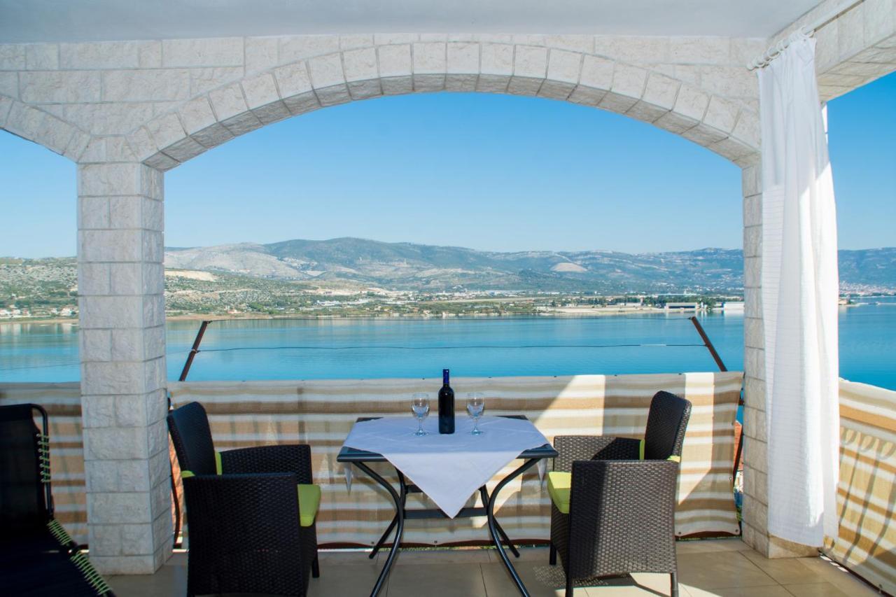 Holidays Apartments Slanada With Terrace And Sea View, Near The Beach & Town Trogir, Free Parking, Quiet Place On Peninsula Ciovo Exterior foto